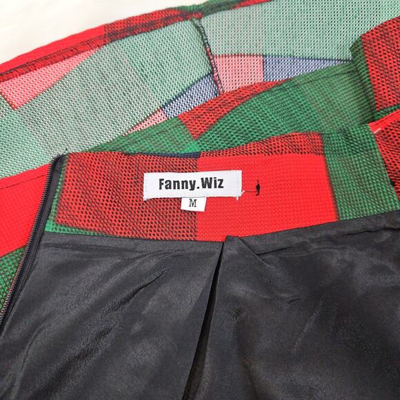 Fanny. Wiz Skirt Size Medium - Picture 8 of 9